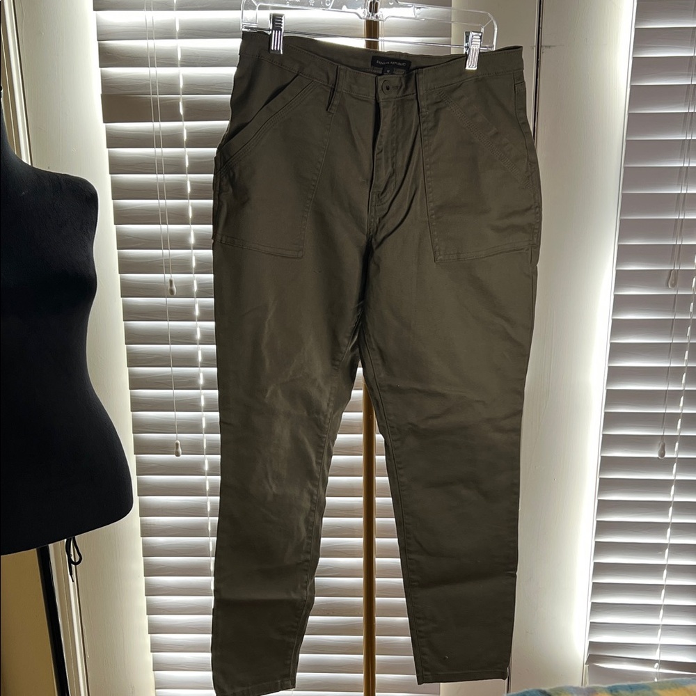 Banana Republic Women's Olive Straight Leg Pants